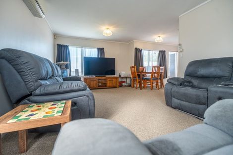 Photo of property in 1/13 Madigan Place, Glendene, Auckland, 0602