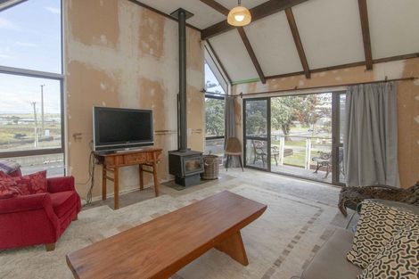 Photo of property in 19 Pukeko Place, Westshore, Napier, 4110