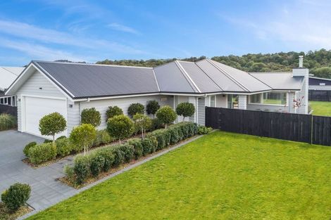Photo of property in 58 Montgomery Crescent, Kinloch, Taupo, 3377