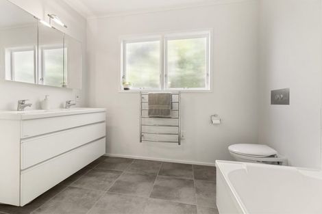 Photo of property in 58 Homewood Crescent, Karori, Wellington, 6012