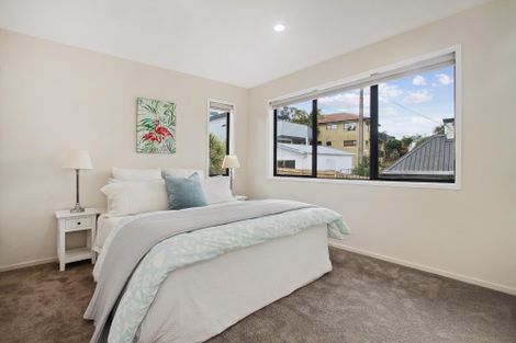 Photo of property in 4 Korotaha Terrace, Rothesay Bay, Auckland, 0630