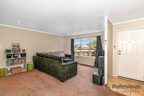 Photo of property in 3 Bernina Place, Weymouth, Auckland, 2103