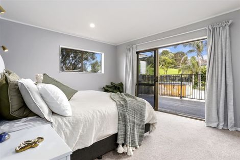 Photo of property in 8 Higham Ferrers Place, Red Beach, 0932