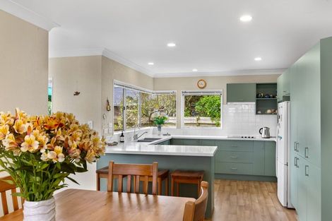 Photo of property in 6 Settlers Grove, Orewa, 0931