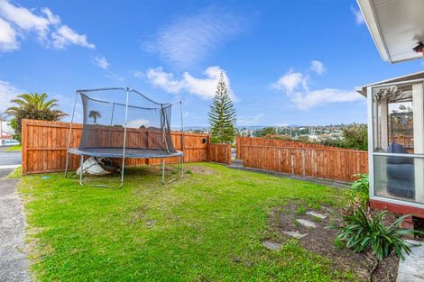 Photo of property in 13 Redwood Drive, Massey, Auckland, 0614
