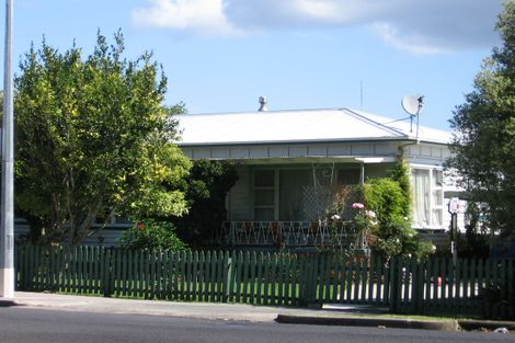 Photo of property in 98 Avondale Road, Avondale, Auckland, 1026