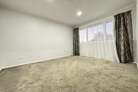 Photo of property in 33 Patts Avenue, Glendene, Auckland, 0602