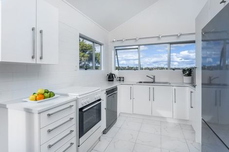 Photo of property in 1/40 Tree View Avenue, Glenfield, Auckland, 0629