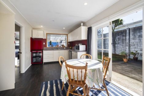 Photo of property in 84 Lethbridge Street, Feilding, 4702