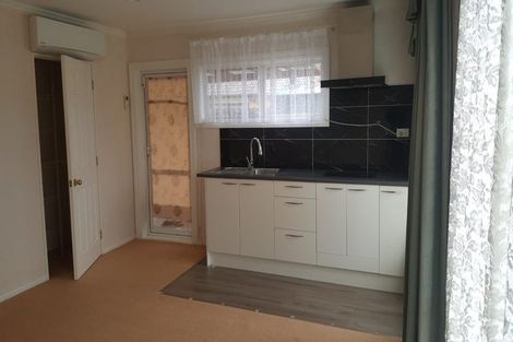 Photo of property in 32 Middlefield Drive, East Tamaki Heights, Auckland, 2016