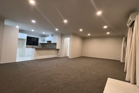 Photo of property in 2/54 Ray Small Drive, Pahurehure, Papakura, 2113