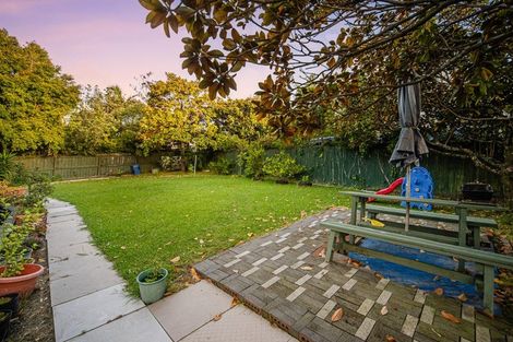 Photo of property in 22 Hogarth Rise, West Harbour, Auckland, 0618