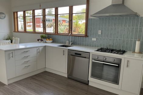 Photo of property in 4 Handley Place, Glen Avon, New Plymouth, 4312