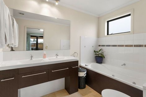 Photo of property in 5 Alpha Close, Wanaka, 9305