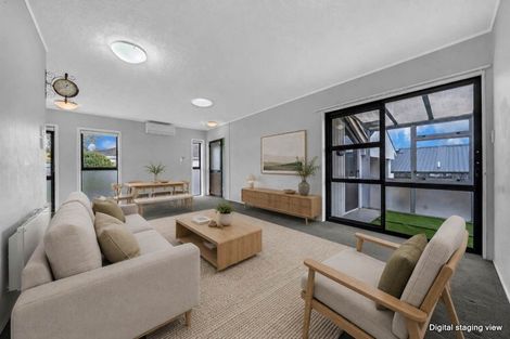 Photo of property in 2/7 Benygloe Place, Highland Park, Auckland, 2010