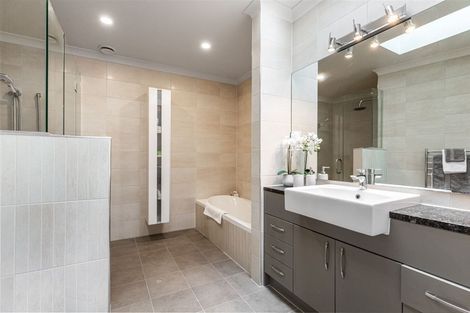 Photo of property in 30c Marine Parade, Mellons Bay, Auckland, 2014