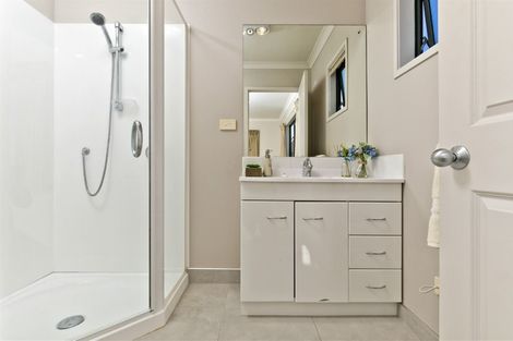 Photo of property in 14 Sapperton Drive, Henderson, Auckland, 0612