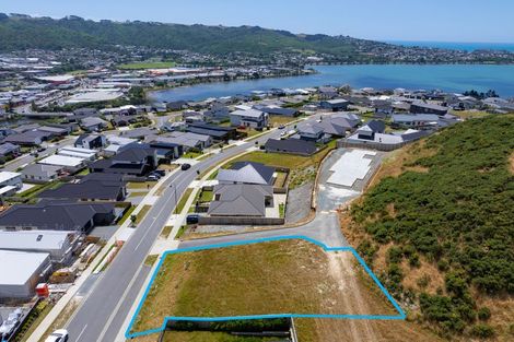 Photo of property in 25 Te Hoiere Street, Aotea, Porirua, 5024