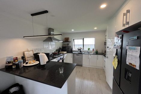 Photo of property in 18a Te Atatu Road, Te Atatu South, Auckland, 0610