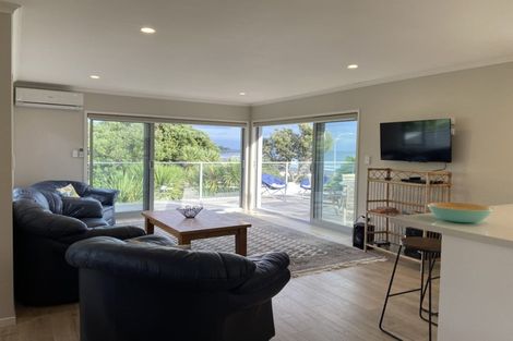 Photo of property in 20 Messenger Terrace, Oakura, 4314