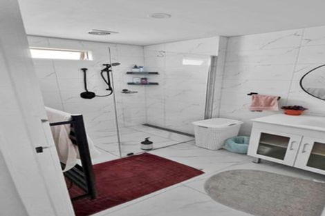 Photo of property in 2/11 Fruitvale Road, New Lynn, Auckland, 0600