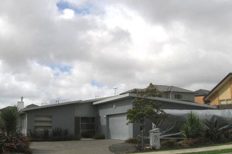 Photo of property in 25 Lake Panorama Drive, Henderson, Auckland, 0612