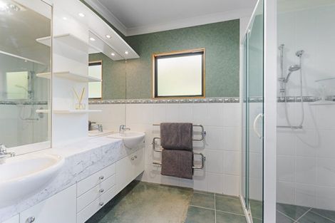 Photo of property in 3 Fairfax Terrace, Frankleigh Park, New Plymouth, 4310