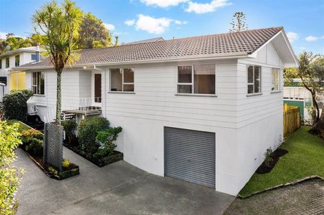 Photo of property in 1/8 Tallington Crescent, Torbay, Auckland, 0630