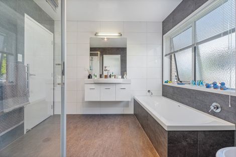 Photo of property in 16 Leeward Drive, Whitianga, 3510