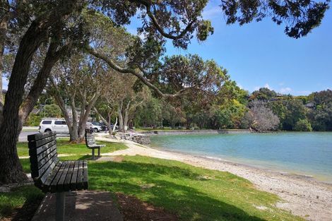 Photo of property in 3a Pah Road, Cockle Bay, Auckland, 2014