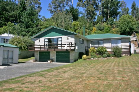 Photo of property in 8 Greenhithe Street, Waihola, Milton, 9073