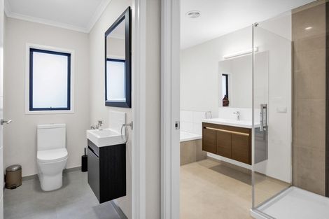 Photo of property in 8 Greenridge Lane, Merrilands, New Plymouth, 4312