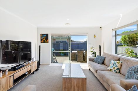 Photo of property in 19 Francis Skinner Place, Orewa, 0931