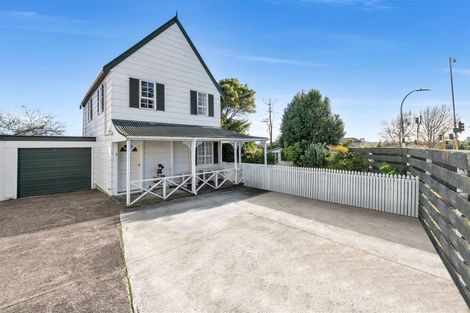 Photo of property in 1 Cascades Road, Pakuranga Heights, Auckland, 2010