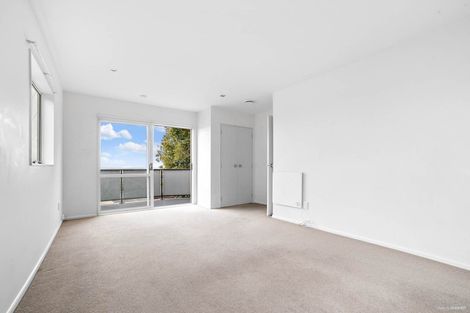 Photo of property in 1a Highgrove Lane, Totara Vale, Auckland, 0632