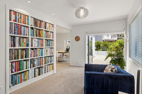 Photo of property in 7 Marellen Drive, Red Beach, 0932