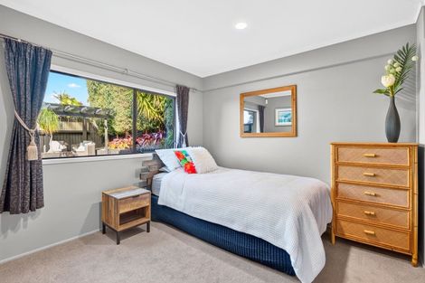 Photo of property in 4 Valdese Rise, Browns Bay, Auckland, 0630