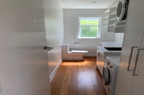 Photo of property in 15a Kellsmere Crescent, Island Bay, Wellington, 6023