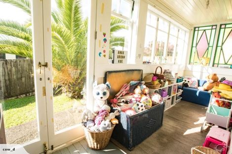 Photo of property in 89 Sunnyside Road, Sunnyvale, Auckland, 0612