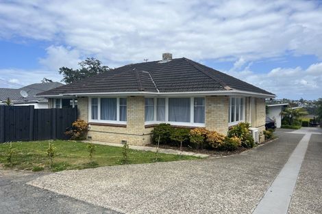 Photo of property in 8 Glenfield Road, Birkenhead, Auckland, 0626