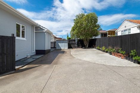 Photo of property in 2/180 Lake Road, Northcote, Auckland, 0627