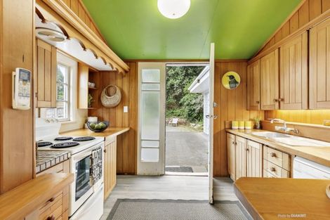 Photo of property in 1 Linwood Way, Island Bay, Wellington, 6023