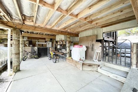 Photo of property in 32 Cron Avenue, Te Atatu South, Auckland, 0610