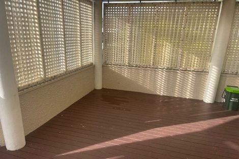 Photo of property in 9 Gwenand Place, Botany Downs, Auckland, 2010