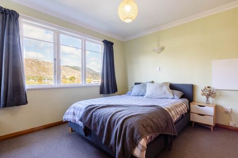 Photo of property in 53 Aorangi Road, Paraparaumu, 5032