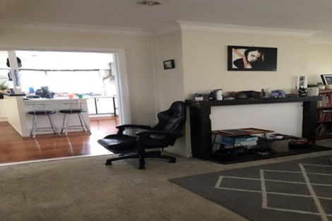 Photo of property in 125 Millbrook Road, Sunnyvale, Auckland, 0612
