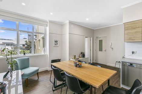 Photo of property in Fountain Court, 2/48d Oriental Parade, Oriental Bay, Wellington, 6011