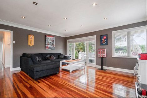 Photo of property in 94 Colwill Road, Massey, Auckland, 0614