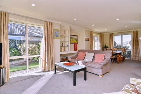 Photo of property in 8 Ross Place, Northwood, Christchurch, 8051