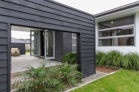 Photo of property in 4 Pebble Beach Court, Waiwhakaiho, New Plymouth, 4312